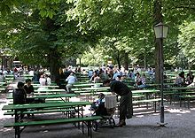 Biergarten am Chinesischen Turm im Englischen Garten